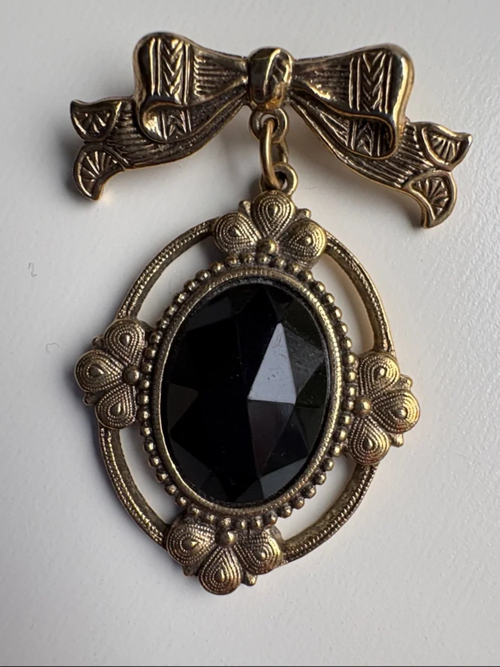 Vintage 1928 Brand Gold Tone Bow Brooch
